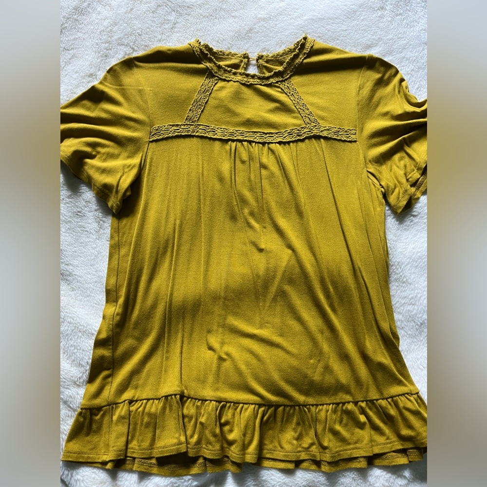 Art Class Mustard Yellow T-Shirt Size Large Juniors